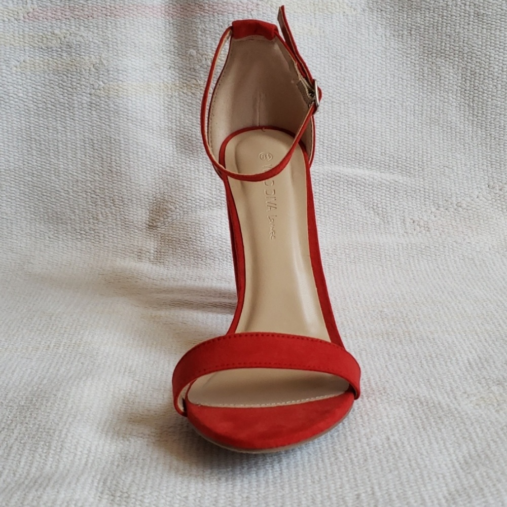 Red heels - Picture 2 of 4